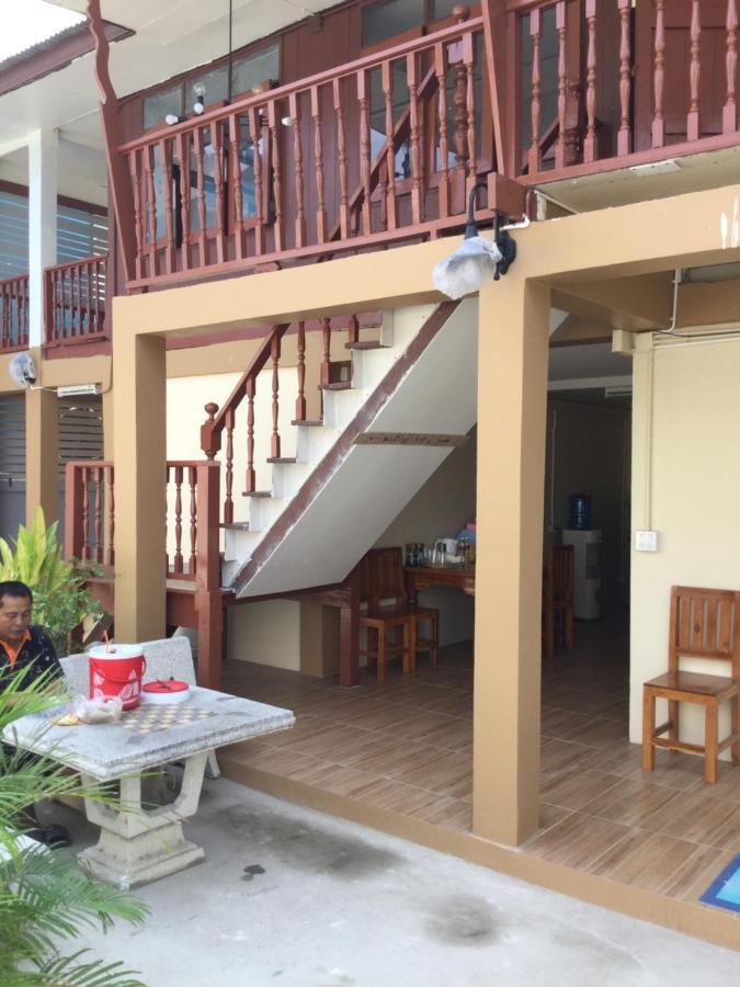 Siriwal Guesthouse Пра Након Си Аютая Екстериор снимка